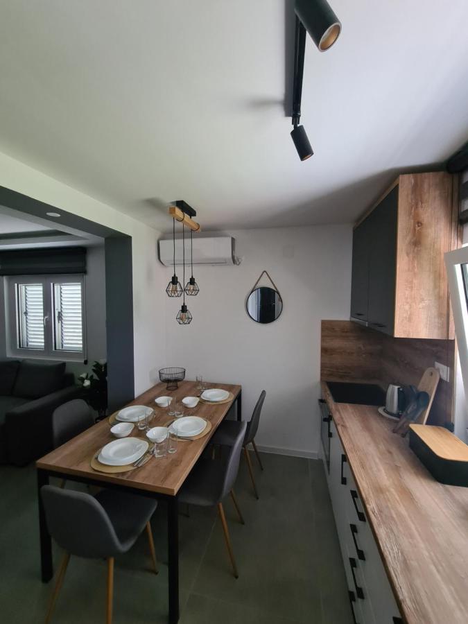 Apartment Nikcevic Tivat Exterior photo